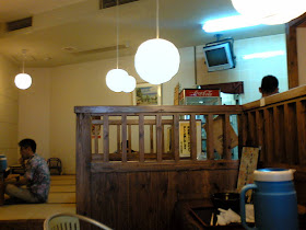 とぅんち小・店内
